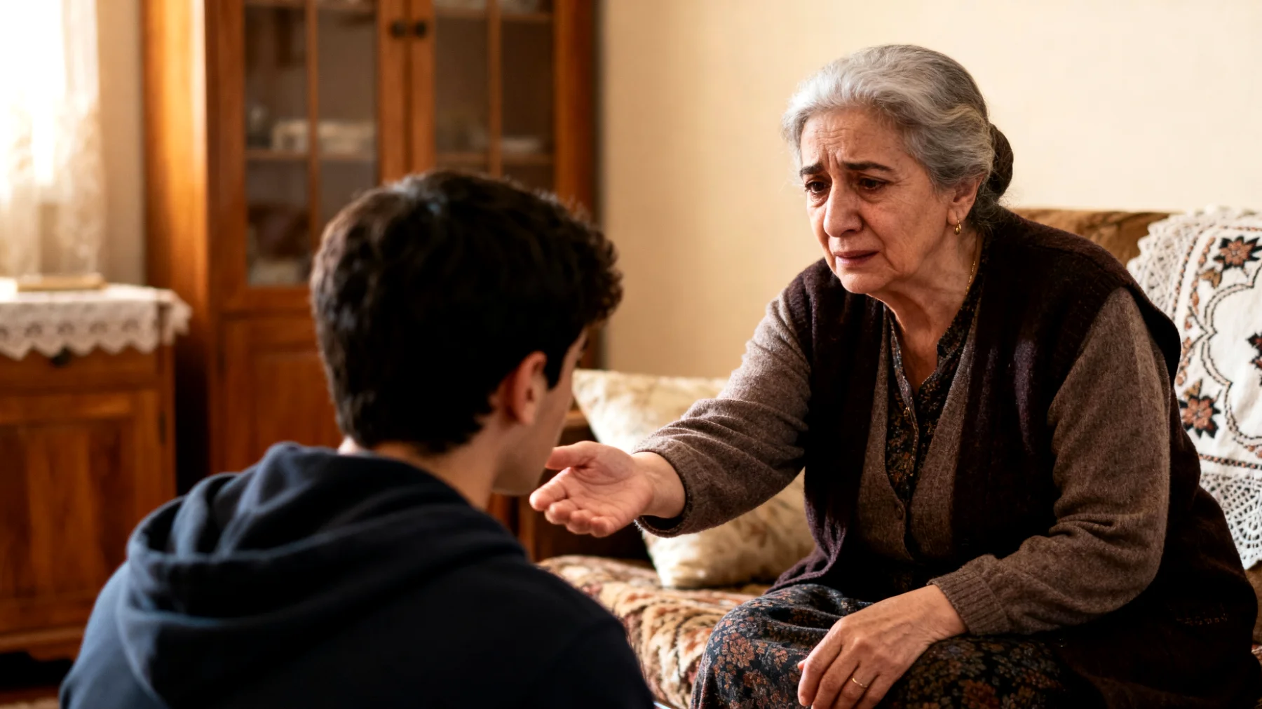 Büyükanne, genç yetişkin torununda özgüven eksikliği fark ediyor ve ona destek olmak istiyor ancak nasıl yaklaşacağını bilemiyor"