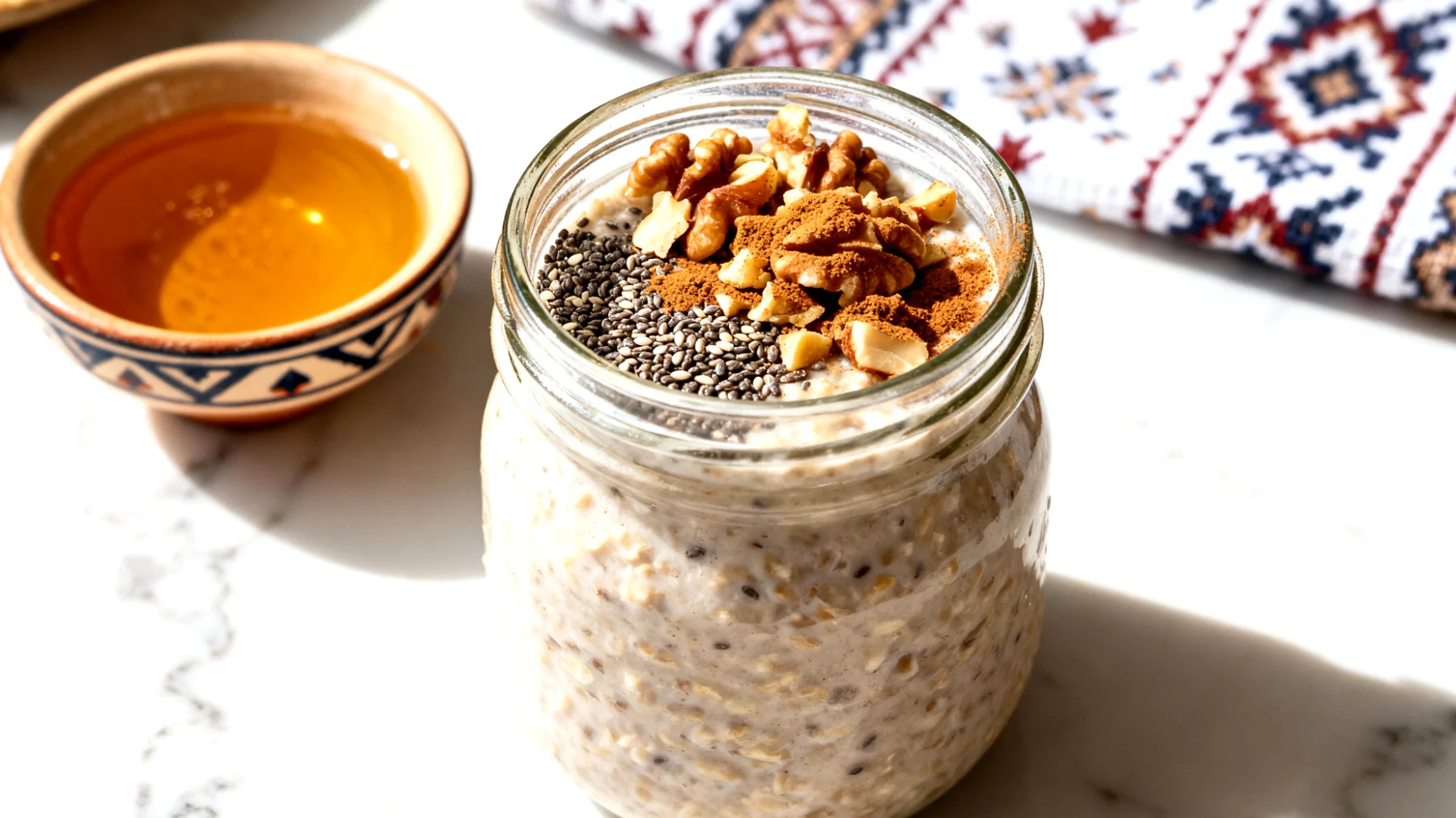 Yulaf ezmesi (overnight oats) ile chia tohumu, ceviz ve tarçın"