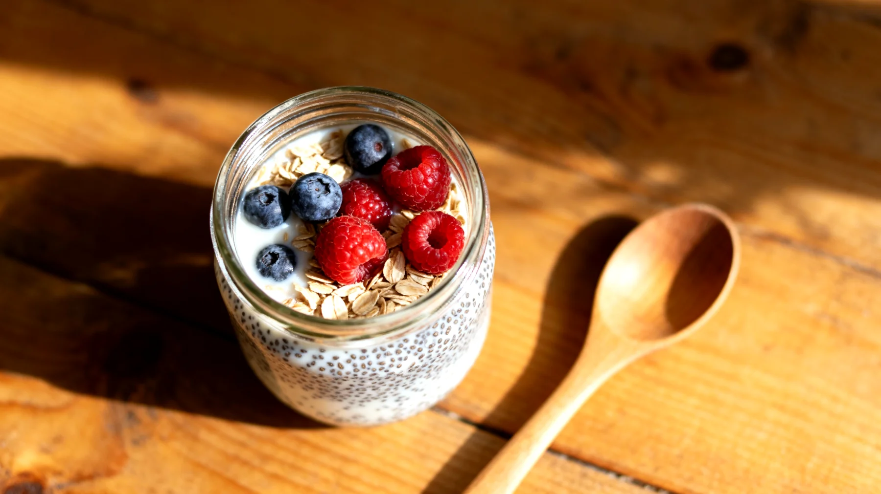 Kefir ve Chia Tohumlu Yulaf Lapası (Overnight Oats)"