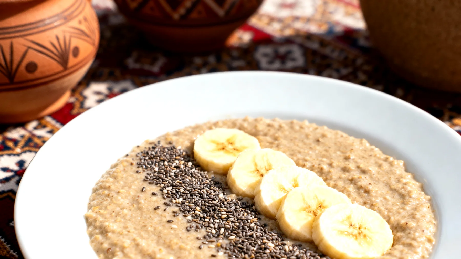 Teff Porridge con Semi di Chia e Banana"